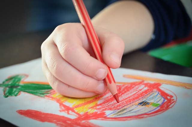 Tu stii ce iti transmite copilul tau prin desen?