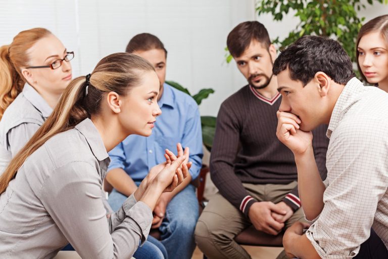 Cum poate terapia de grup sa te scape de probleme- Cosul cu Necazuri